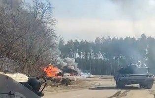 Танки горять наче сірники: показали колону знищеної ЗСУ російської техніки
