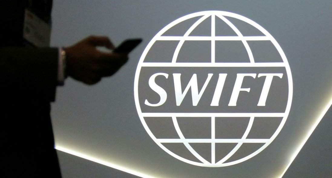Повне відключення Росії від SWIFT не схвалили