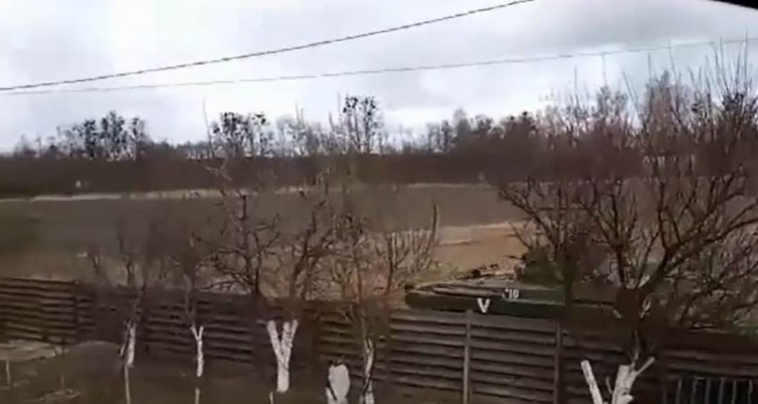 Небезпечні російські танки з літерою V розбили