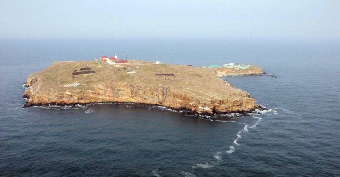 Військовослужбовці з острову Зміїний живі