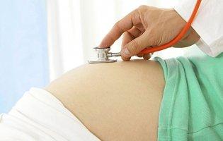 На Херсонщині лікарі приймають пологи у підвалі: є дві двійні