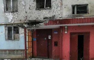 У Харкові окупанти під час обстрілу влучили в багатоповерхівку
