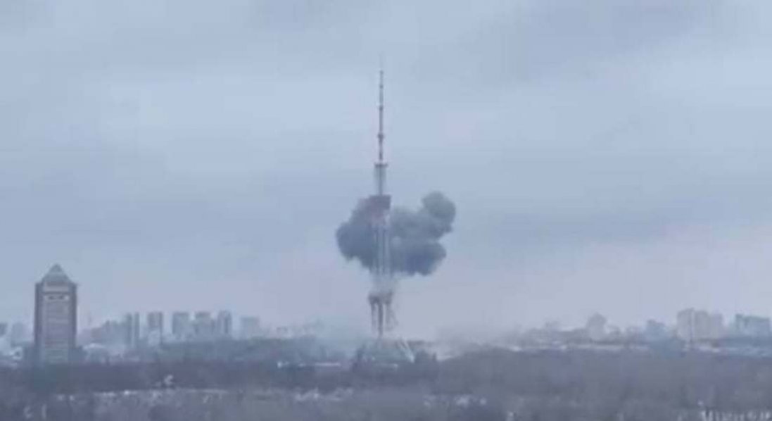 У Києві - три потужних вибухи: стріляли у телевежу