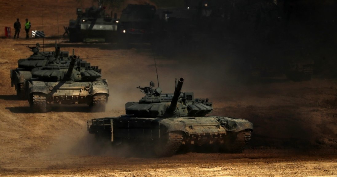 За 30 км від українського кордону знаходиться 300 білоруських танків