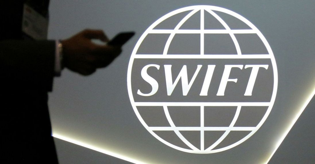 Сім російських банків відключили від SWIFT