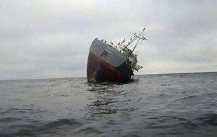 Під Одесою через обстріли окупантів потонув корабль