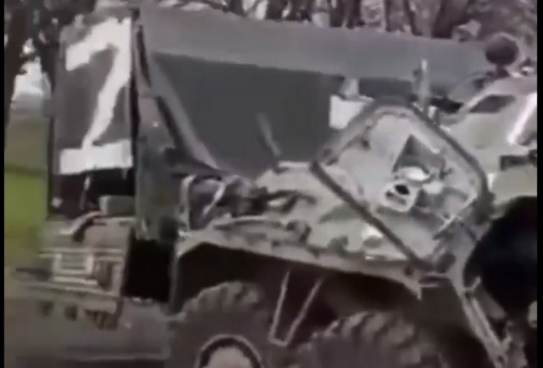 Нове відео чергової розбитої колони путінської армії