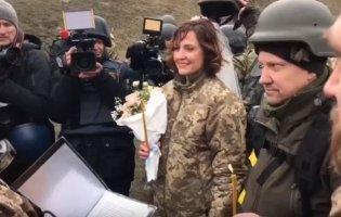 У Києві обвінчалась пара закоханих, які стали бійцями тероборони столиці