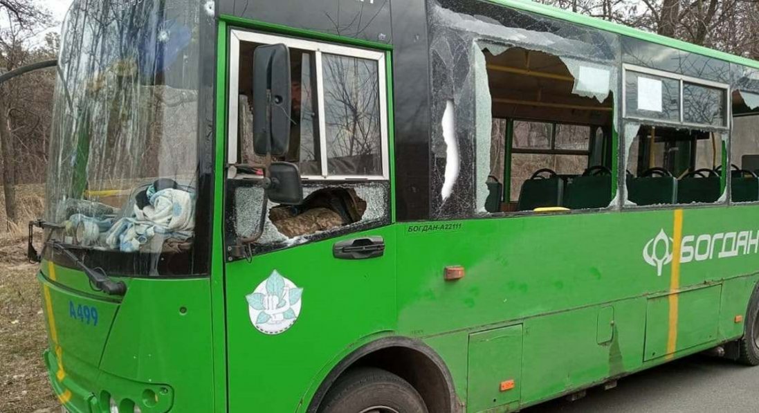 На Київщині бойовики обстріляли евакуаційний автобус: є поранені
