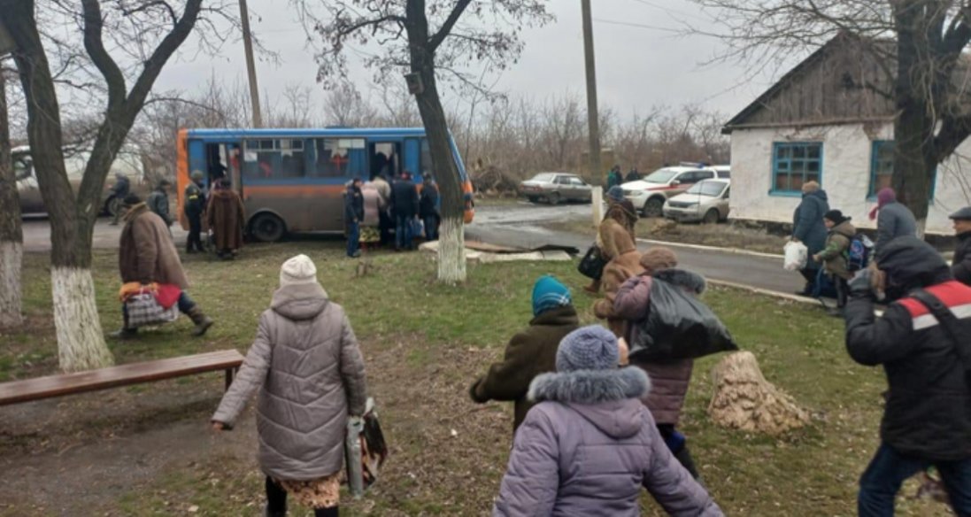 Під Маріуполем Росія атакує гуманітарний коридор