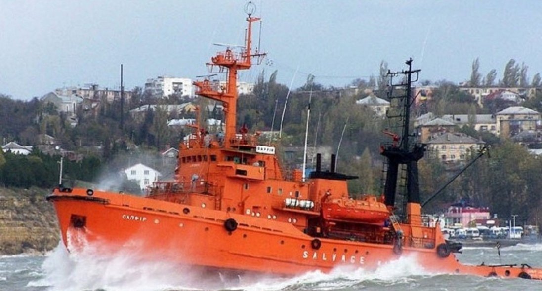 Захоплене біля острова Зміїний судно примусово ведуть у Крим