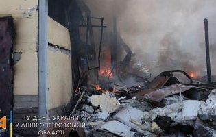 У Дніпрі російські окупанти обстріляли взуттєву фабрику, загинула людина