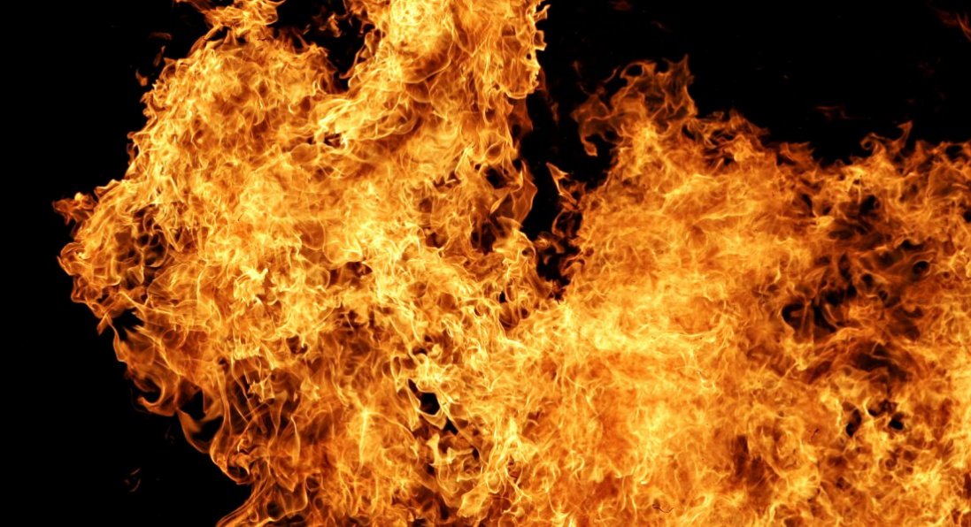 Під Києвом горить нафтобаза