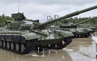 На Запоріжжі танк окупантів переїхав авто з людьми