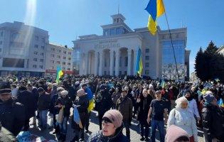 В окуповано Херсоні - багатотисячний антиросійський мітинг