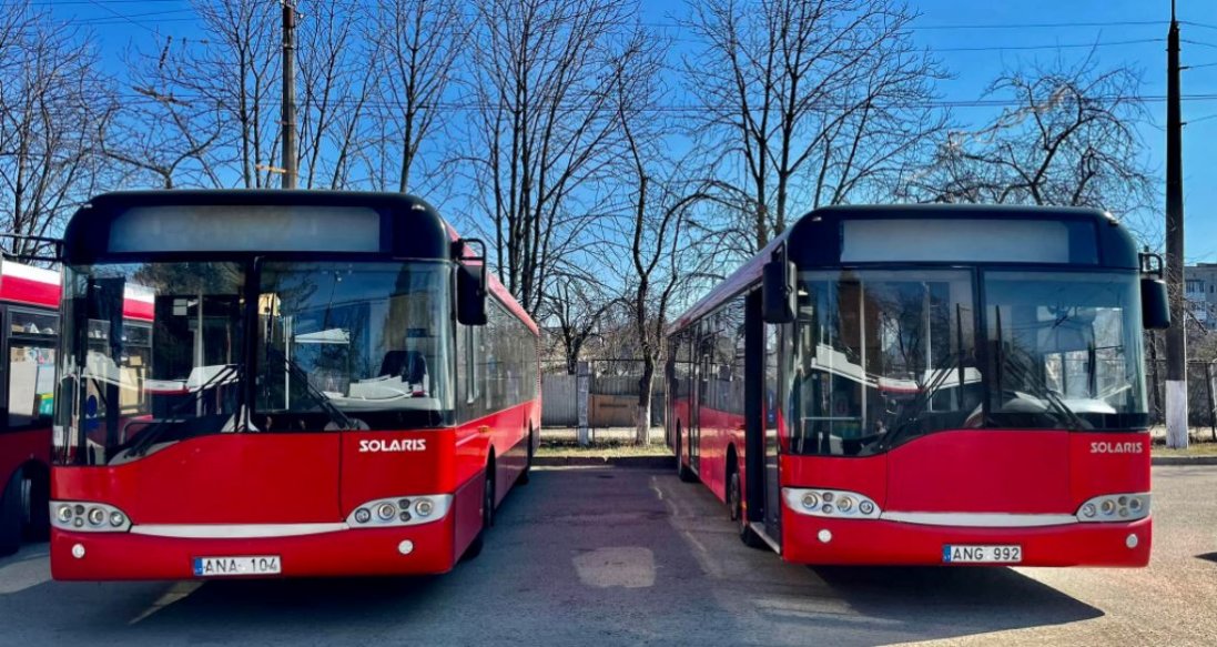 Луцьк отримав 6 автобусів гумдопомоги з Литви