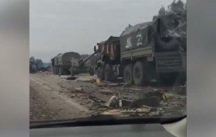 Показали розгромлену колону російської техніки біля Харкова