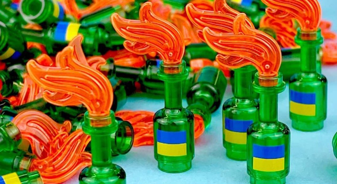 LEGO продає фігурки Зеленського і «коктейлі Молотова»: для України зібрали $16 тисяч