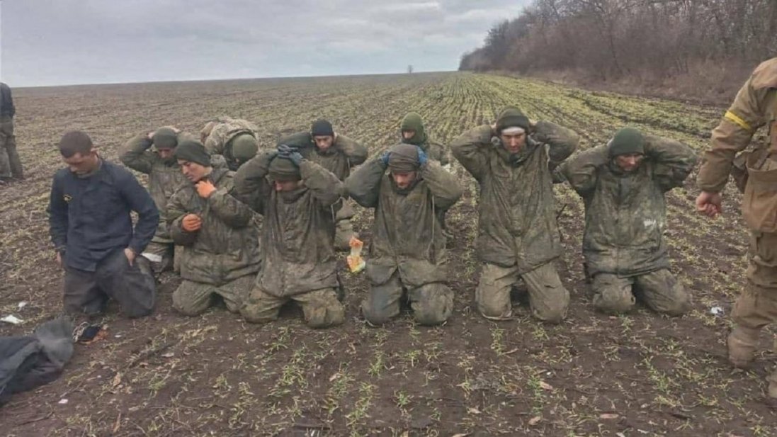 Російські полонені відмовляються повертатися додому, а їхнім мамам приходять похоронки, - Зеленський