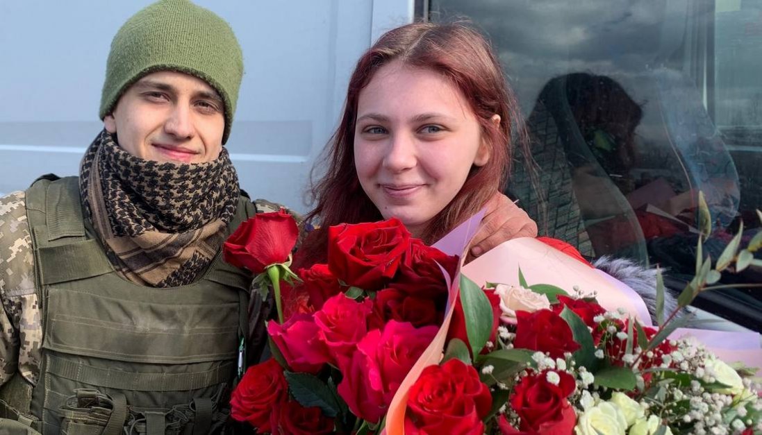 Боєць 14-ї бригади зробив пропозицію коханій: що вона відповіла