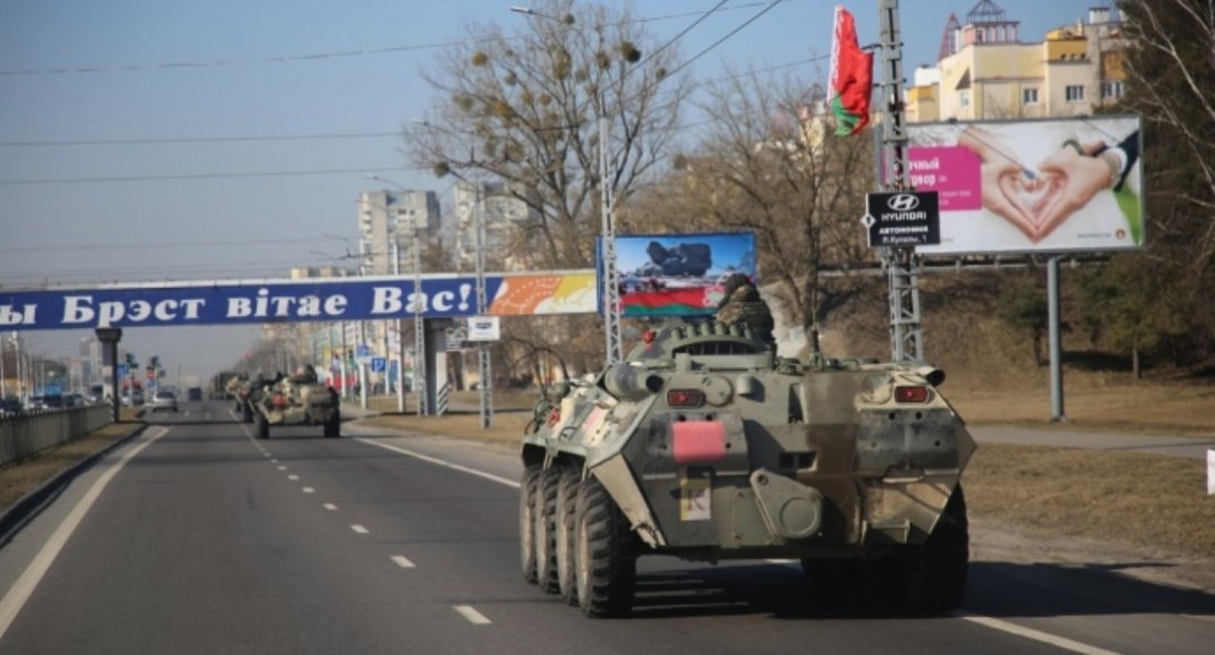 У Білорусі заявили, що відвели десант від кордону з Україною