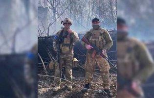 Американські добровольці визволили українське село і зняли позитивне відео на фоні палаючого танка