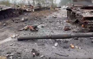 Під Києвом показали цілий «цвинтар» військової техніки рашистів