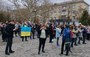 У Херсоні люди знову вийшли на мітинг