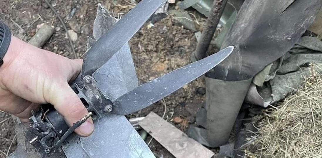 Українські воїни збили з автоматів дрон росіян