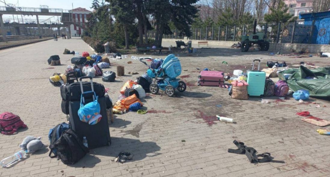 Ракетний удар по вокзалу Краматорська: росіяни вбили понад 30 осіб, 100 - поранено