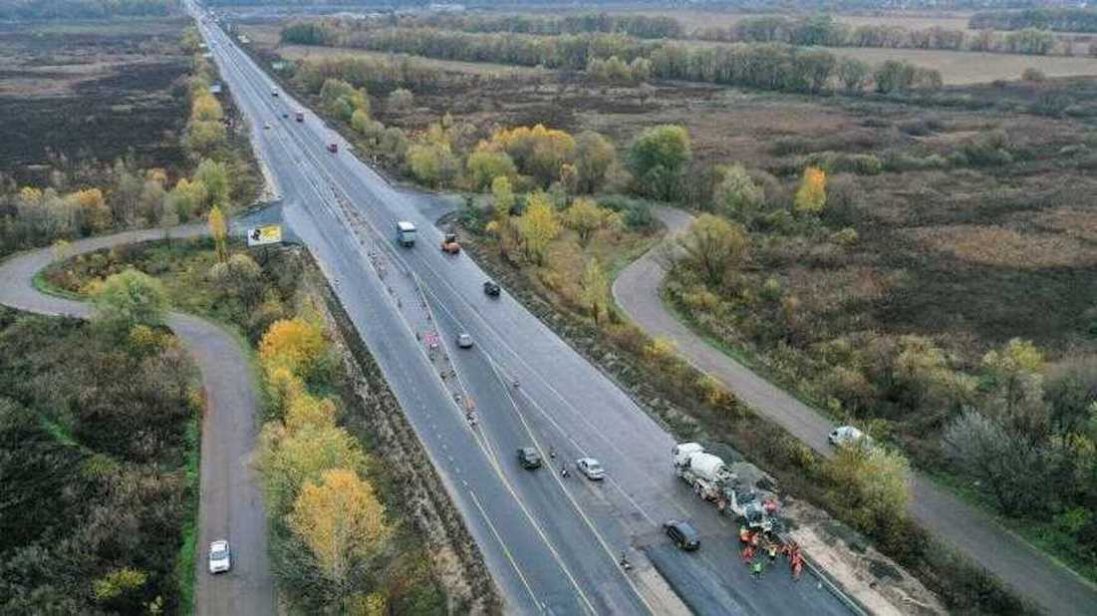 російські терористи зруйнували 626 кілометрів доріг в Україні