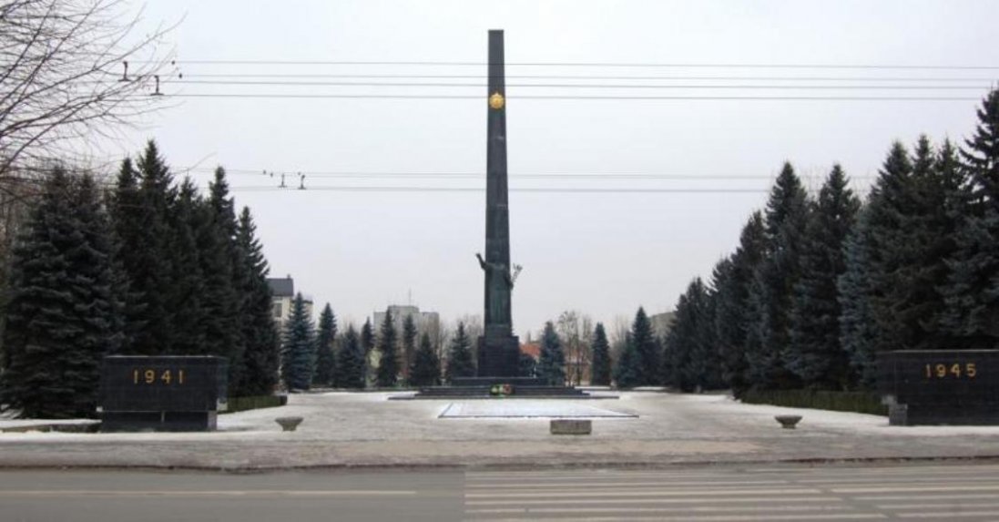 У Луцьку з Меморіалу заберуть радянську символіку та змінять дату початку Другої світової війни
