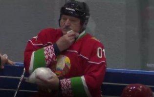 Лукашенко отримав  по обличчю: грав у хокей