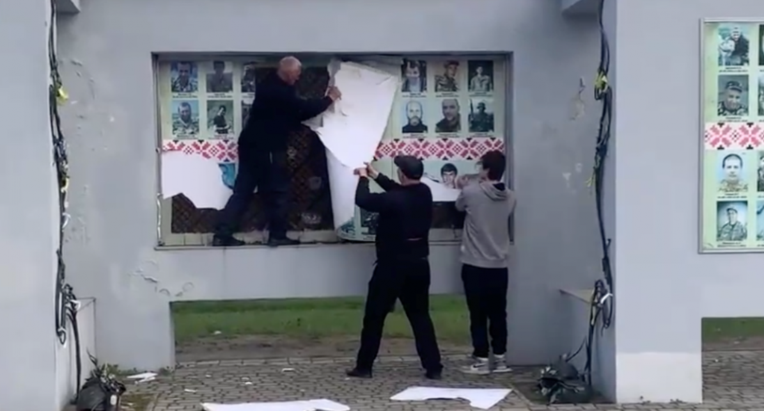 У Херсоні росіяни розтрощили меморіал «Слава Україні»
