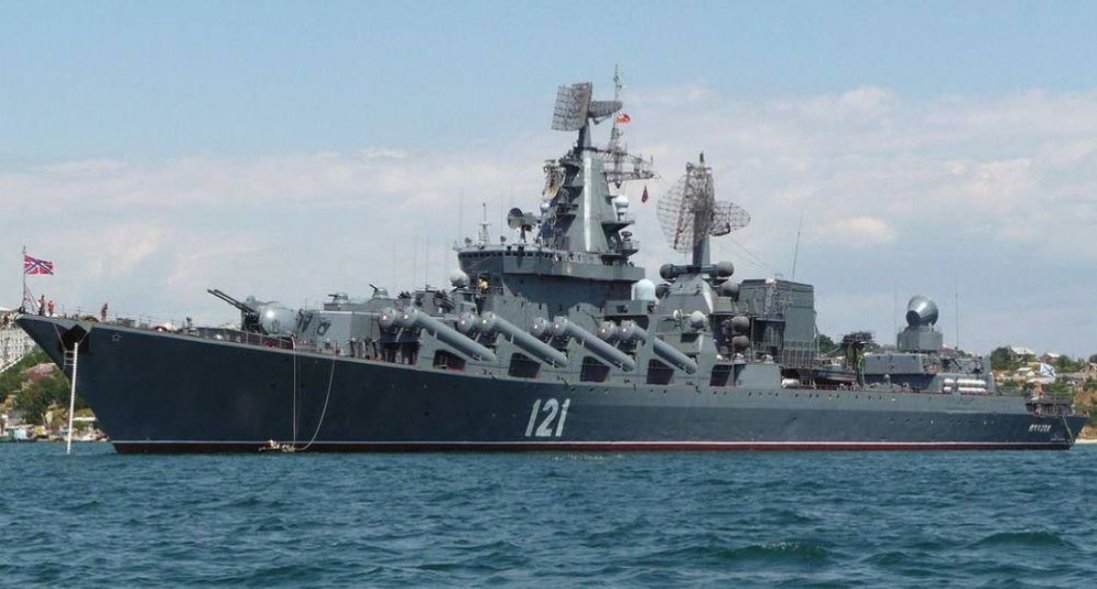 російський крейсер «Москва» тоне
