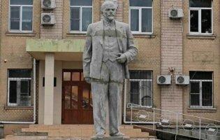 У Генічеську росіяни встановили пам’ятник Леніну