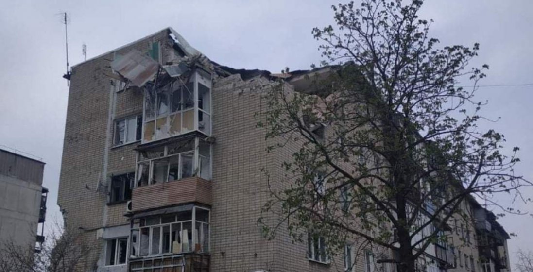 На Луганщині російські снаряди влучили в 7 будинків: є поранені