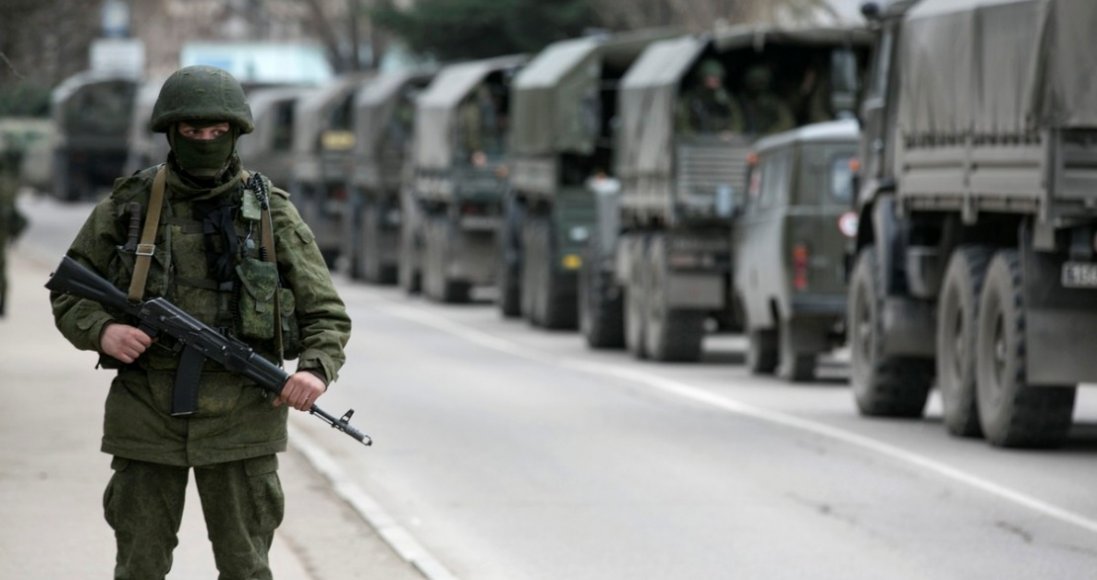 Російські офіцери розстрілюють своїх солдат, щоб змусити їх наступати на Україну