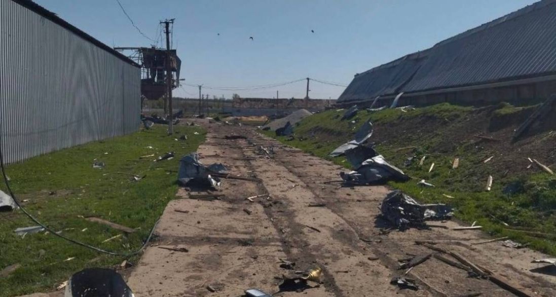 На Дніпропетровщині рашисти влучили ракетами в зернові склади