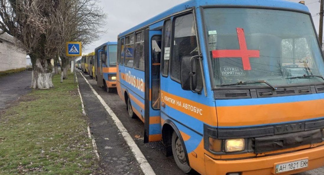 З Маріуполя на підконтрольну Україні територію дісталися лише 3 з 14 евакуаційних автобусів