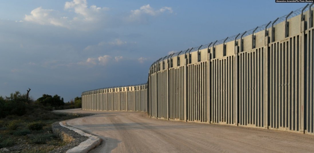 На кордоні з Білоруссю Польща побудувала 50 км стіни