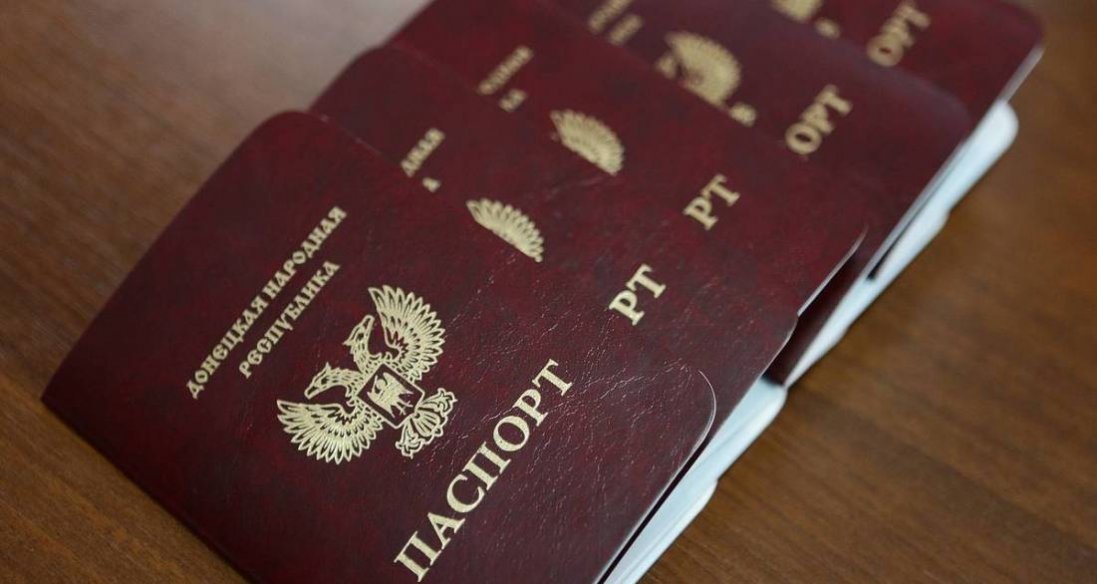 Депортованих на окуповані території українців змушують отримувати «паспорти» «ЛНР»