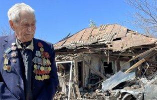 «Були сили, я б пішов перший в оборону»: рашисти знищили будинок 97-річного ветерана Другої світової війни