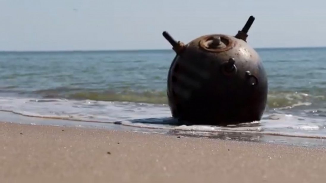 російські морські міни винесло на берег Одещини