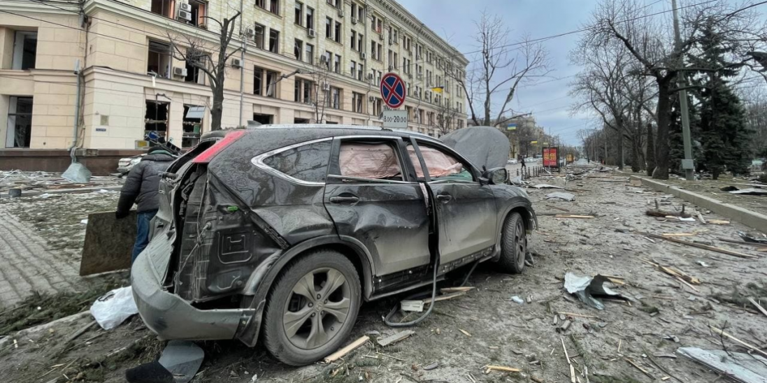 На Херсонщині росіяни обстріляли колону авто з цивільними: є загиблі