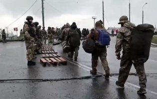 Відео виходу українських військових з «Азовсталі»