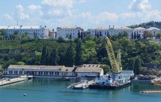 У Севастополі на підводні човни росії завантажують ракети