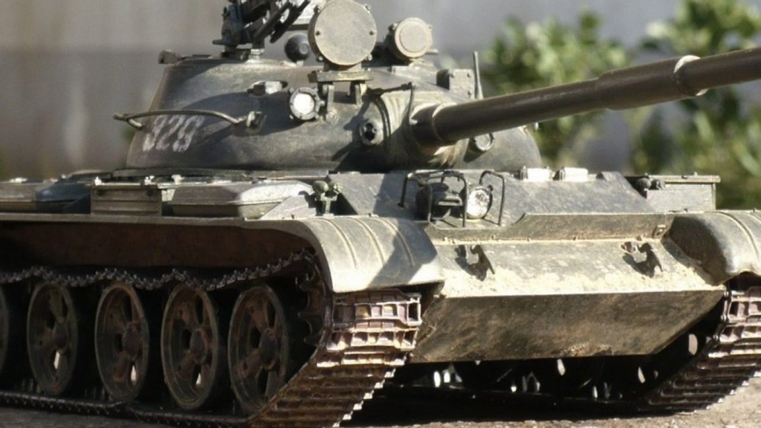 росія перекидає в України танки, які зробили 60 років тому