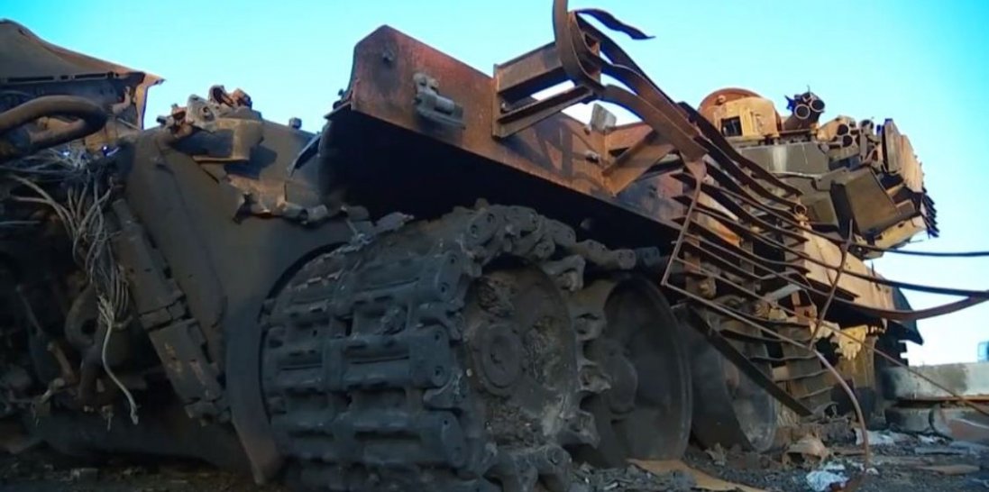 На Харківщині хлопці з тероборони спалили найновіший російський танк Т90М