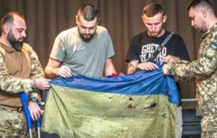 Прапор, який майорів над «Азовсталлю», передали у Національний музей історії